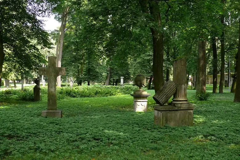 Большое кладбище